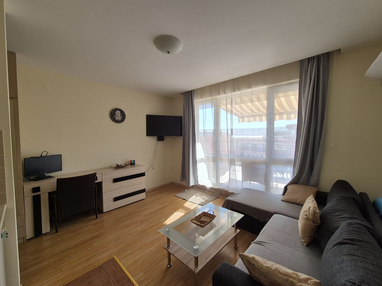 Compact Apartment on the First Line to the Sea with Excellent Investment Potential in Elenite