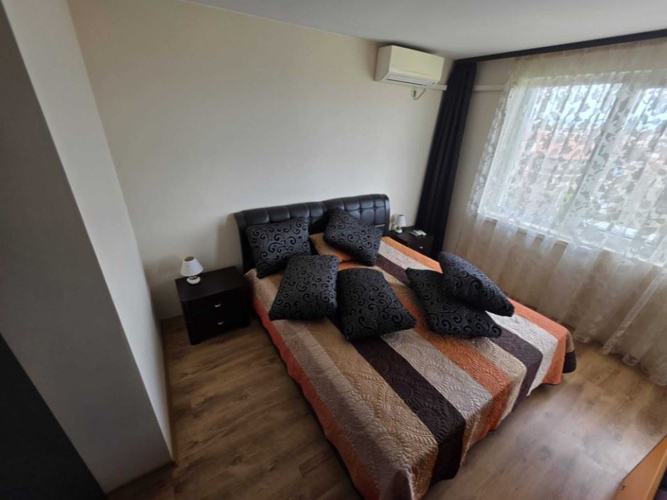 Spacious apartment with two bedrooms and sea view in Ravda