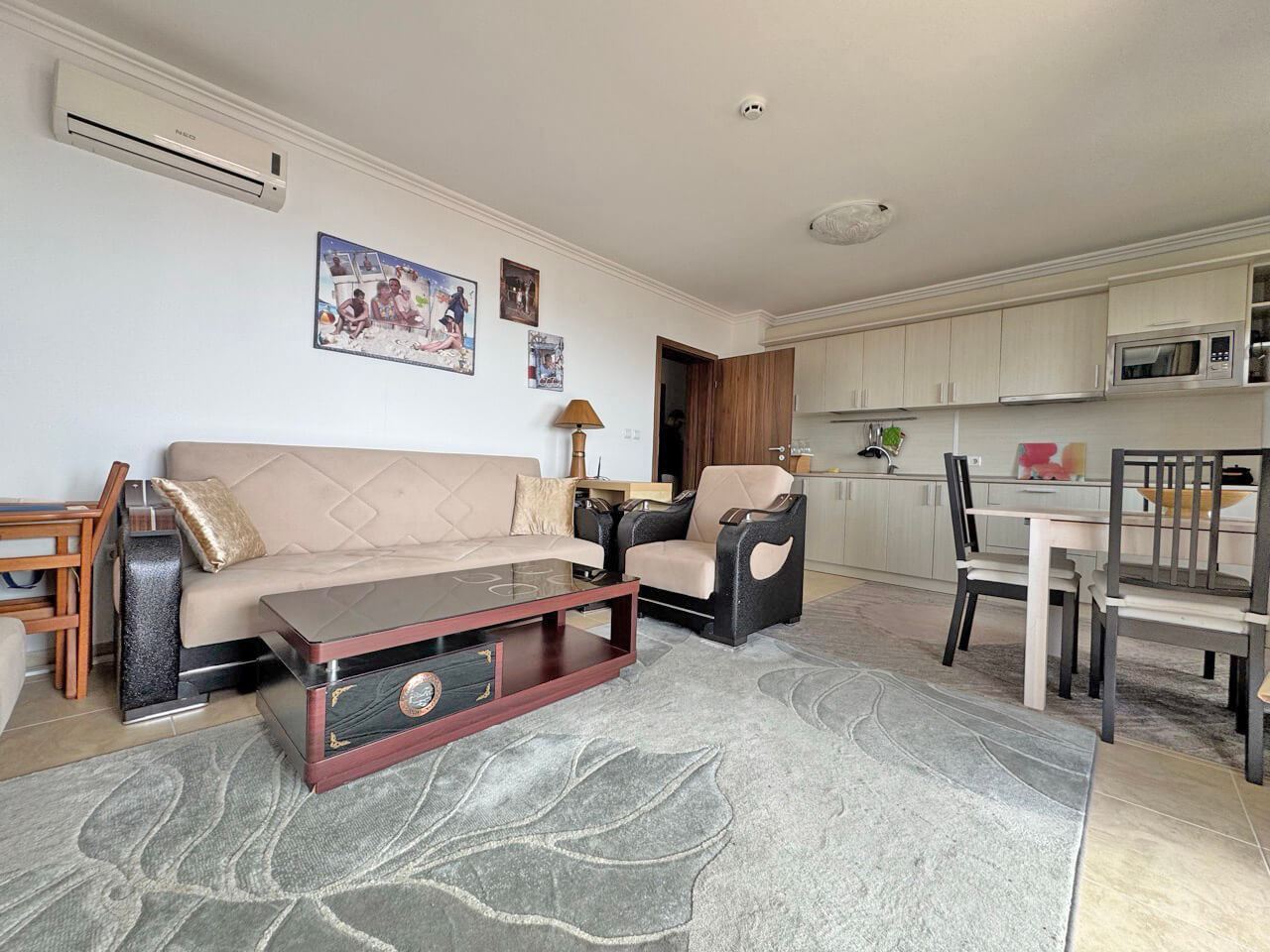 Spacious two-bedroom apartment in a boutique complex just meters from the sea in Sveti Vlas