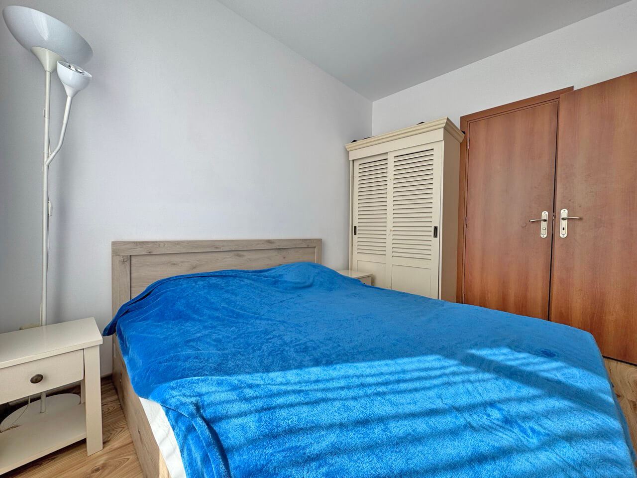 Cozy Two-Bedroom Apartment Within Walking Distance of the Beach