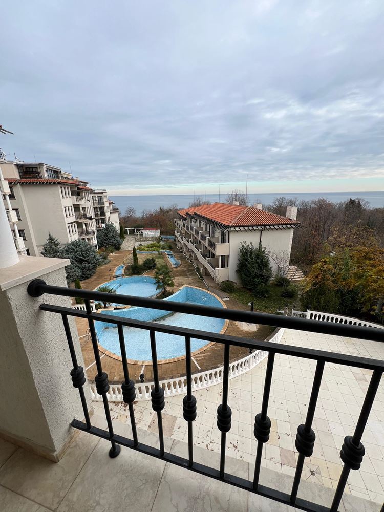 Luxury Two-Bedroom Apartment with Panoramic Sea and Pool Views – First Line by the Sea in Obzor!