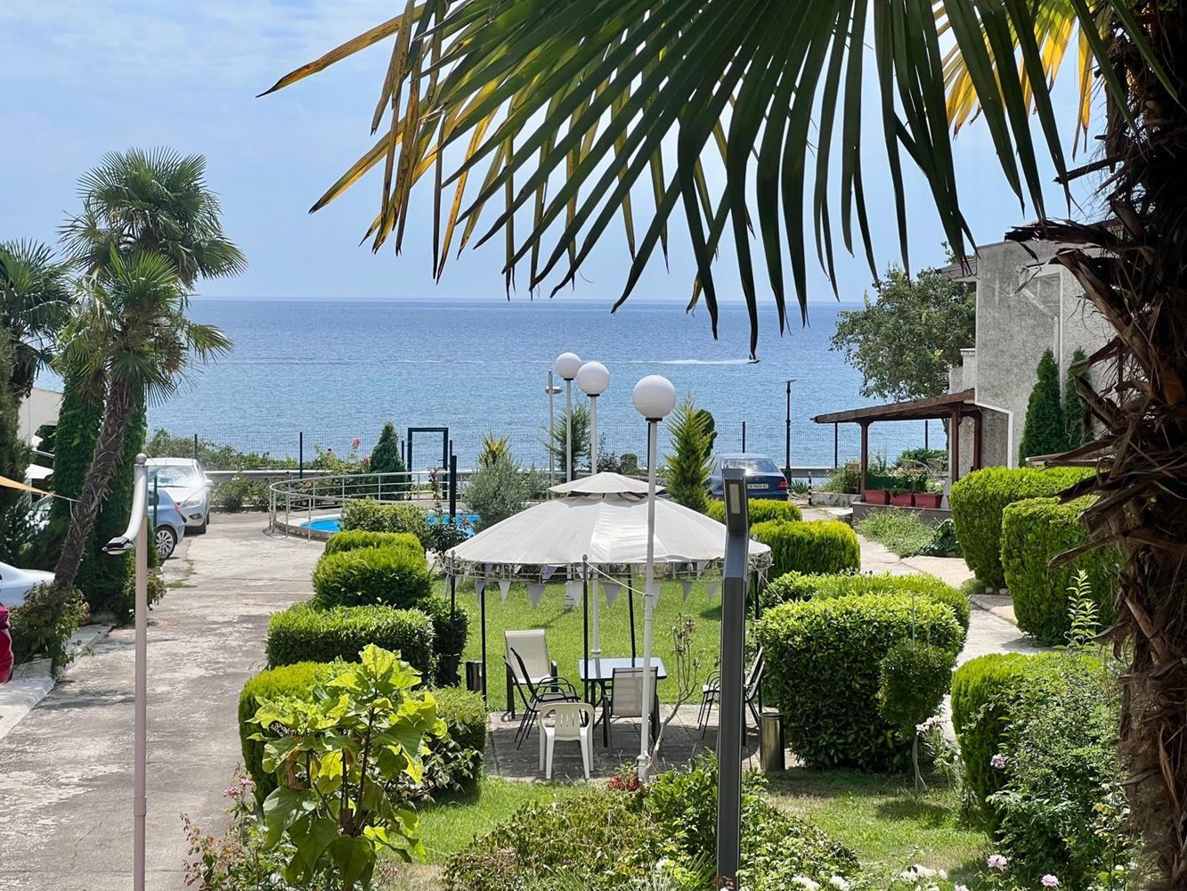 First-line sea property in Ravda – two-bedroom maisonette with sea view and private parking space