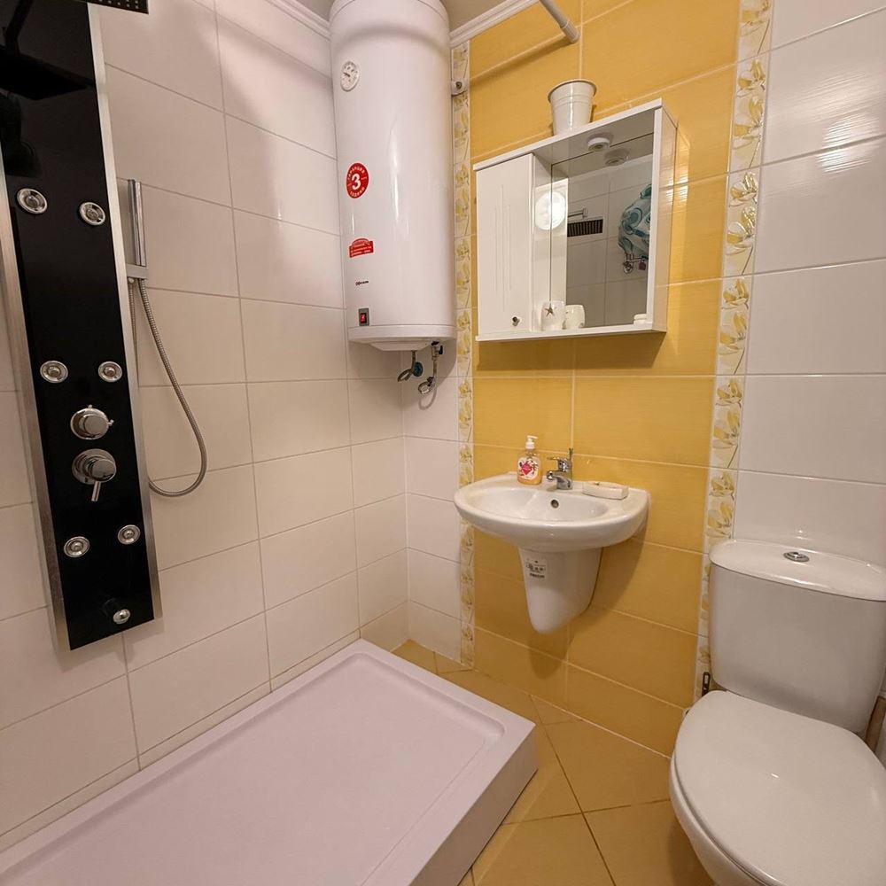 Sunny studio with direct access to the pool – top location in Sveti Vlas, 3–4 minutes from the beach