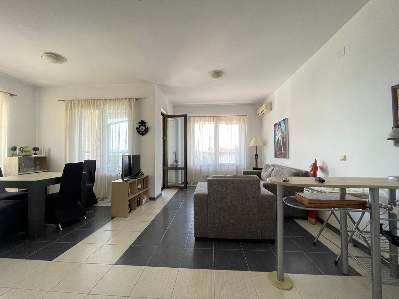 Dream home by the sea – two-bedroom apartment with an excellent location and amenities