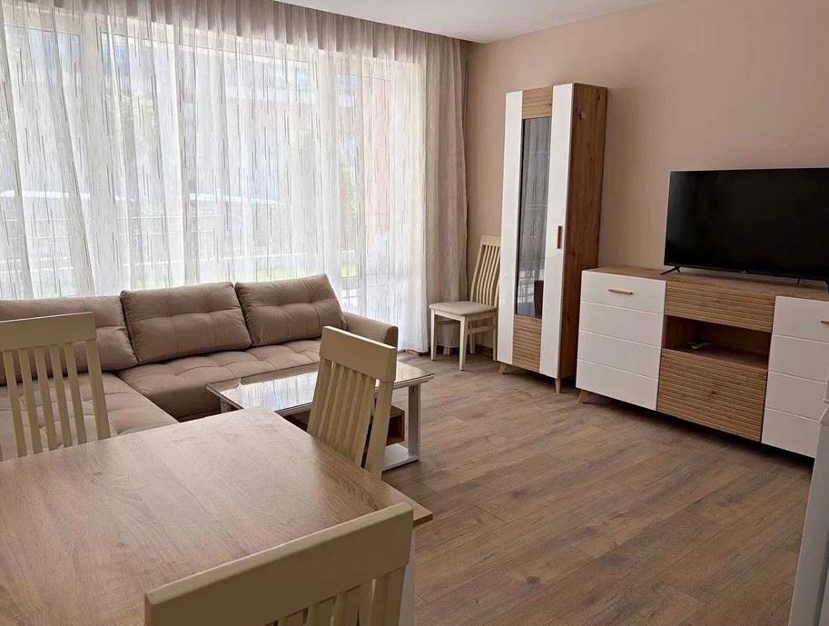 First-line apartment in Elenite – major renovation, residential electricity and direct beach access