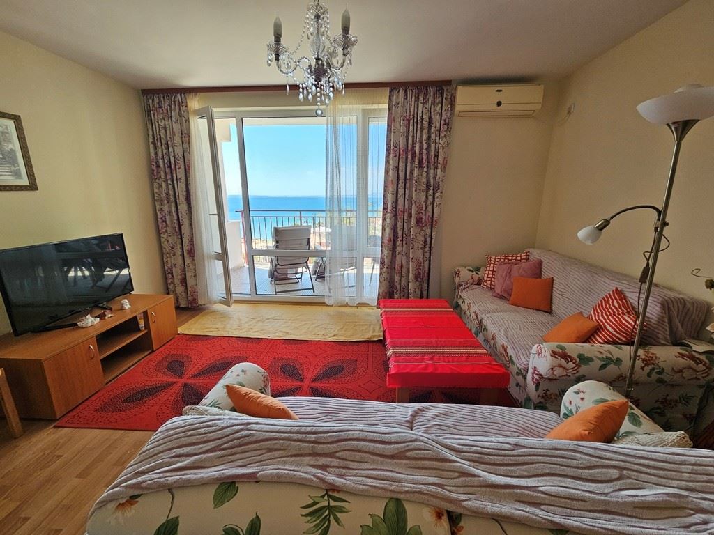 Sveti Vlas, beachfront – panoramic one-bedroom apartment with sea view from every room