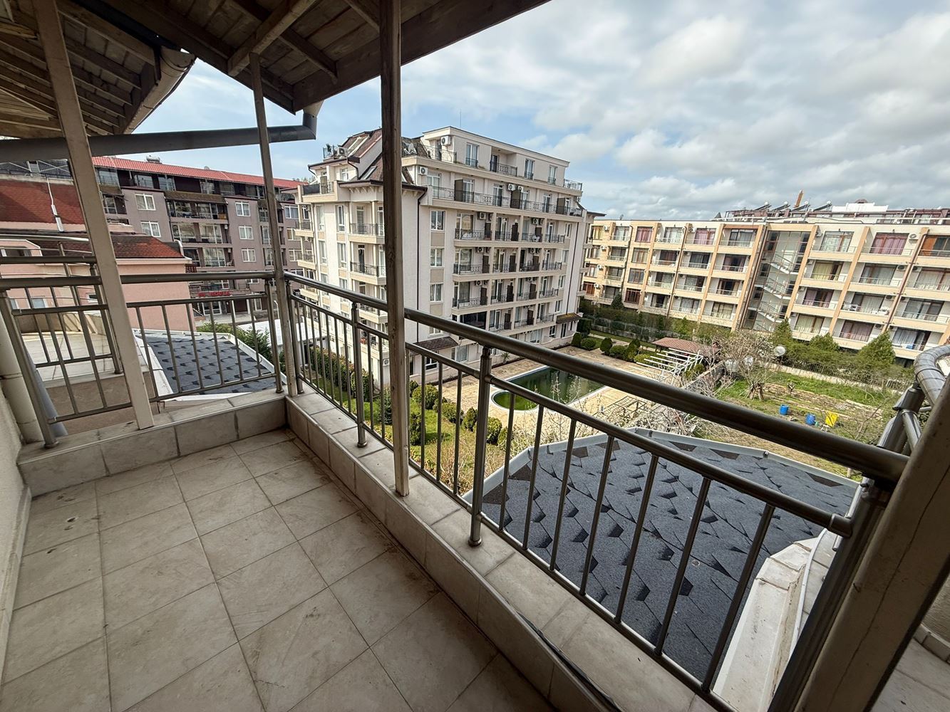 Spacious two-bedroom apartment in Sunny Beach – comfort, nature and low maintenance fee