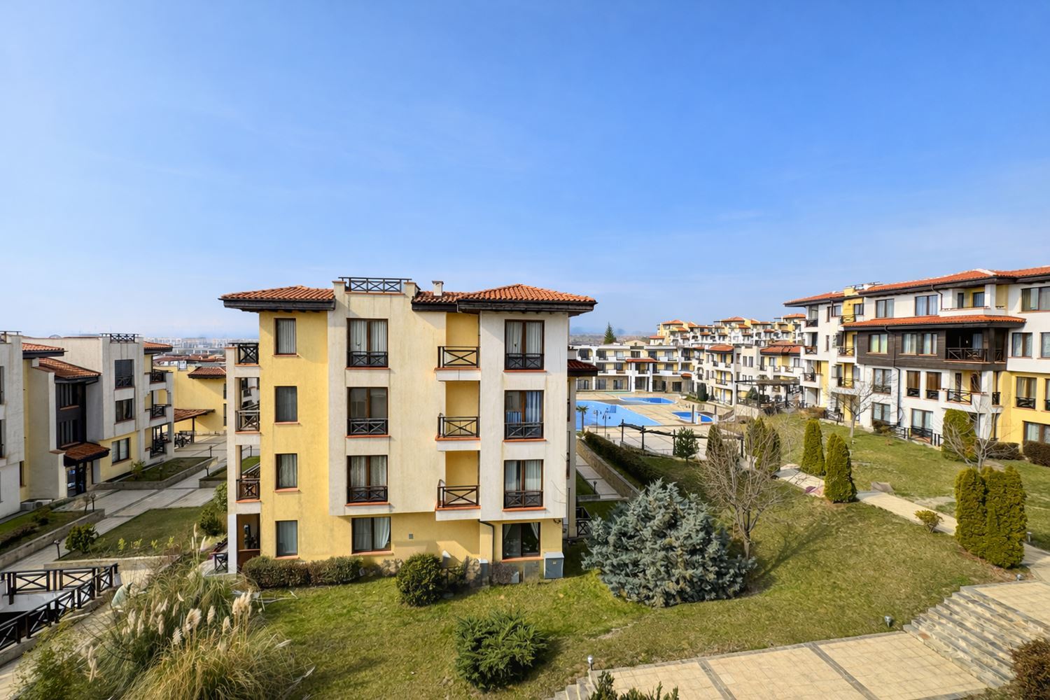 Two-bedroom apartment with sea panorama and private beach in a prestigious complex in Chernomorets