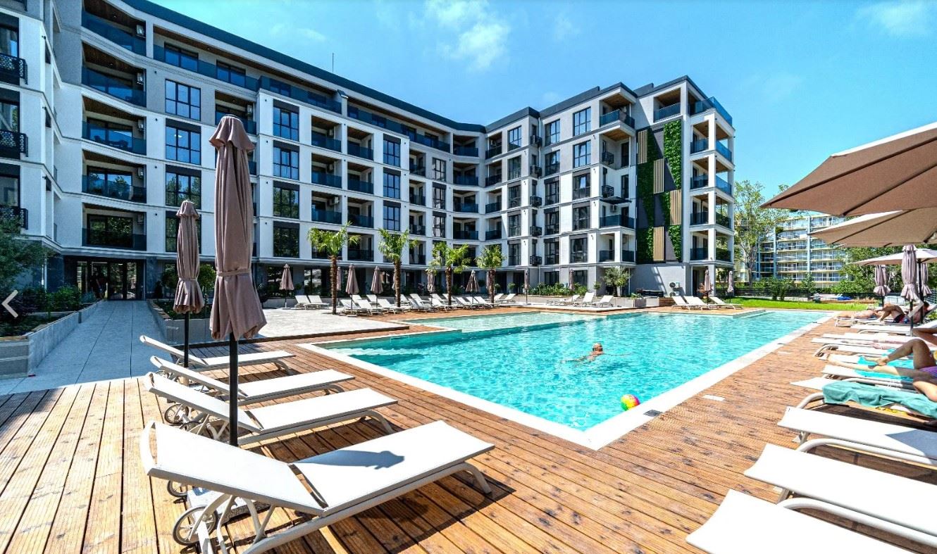 Spacious luxury apartment with three bedrooms and underground parking space in Sunny Beach