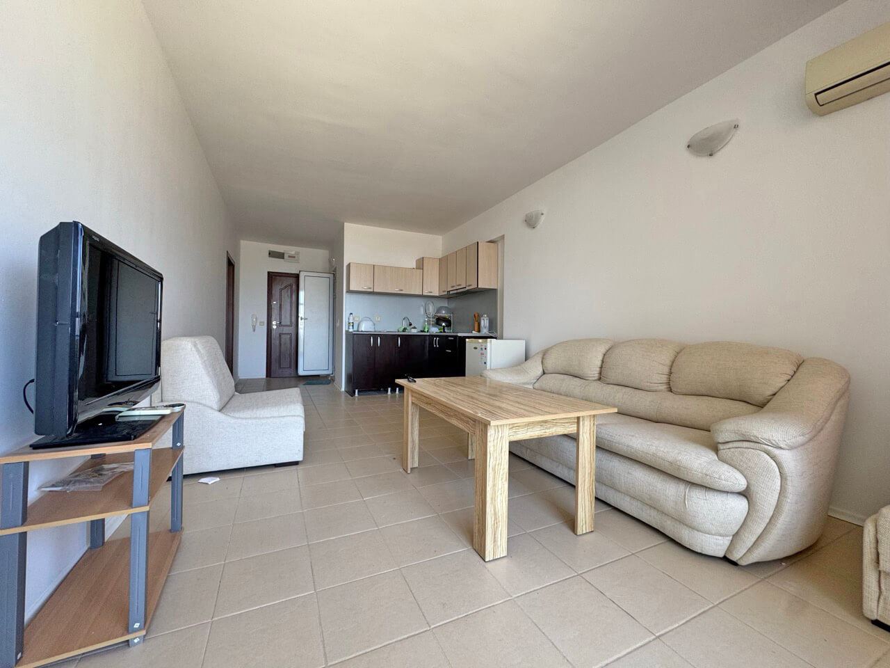 Sunny and spacious one-bedroom apartment with sea view in Sunny Beach
