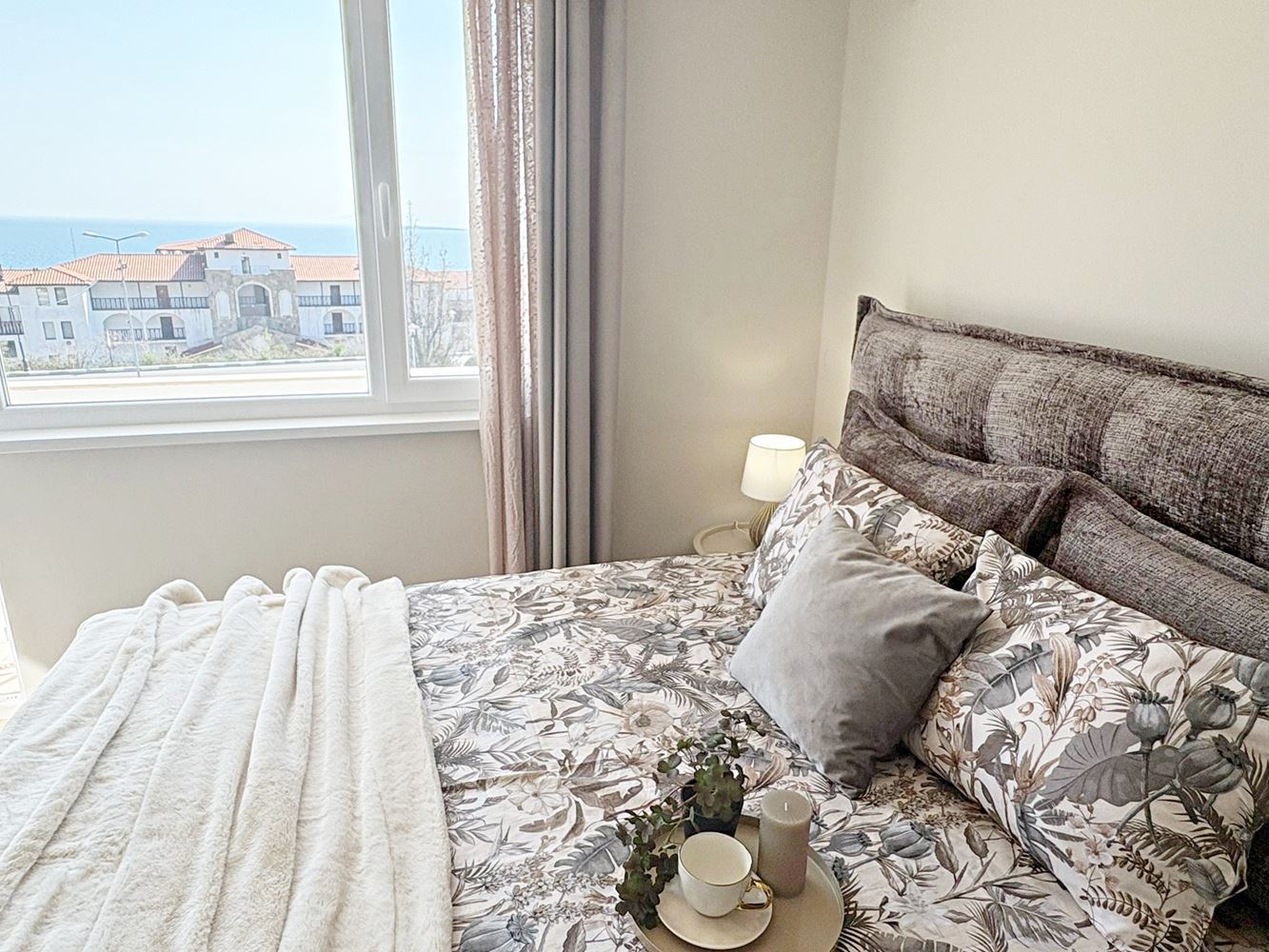 Two independent residential spaces with sea view in the center of Sveti Vlas – designer interior and private parking space