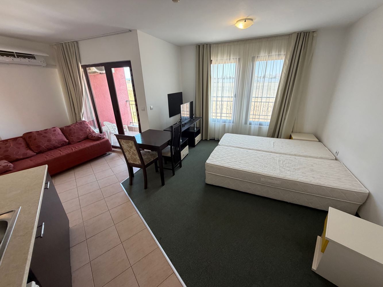 Spacious studio with sea view in a prestigious complex in Aheloy