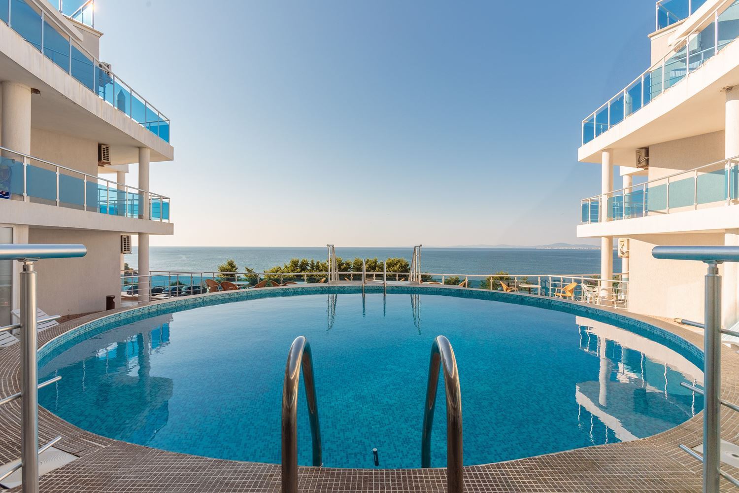 First Line with a Beautiful Sea Panorama – Spacious One-Bedroom Apartment with Two Terraces