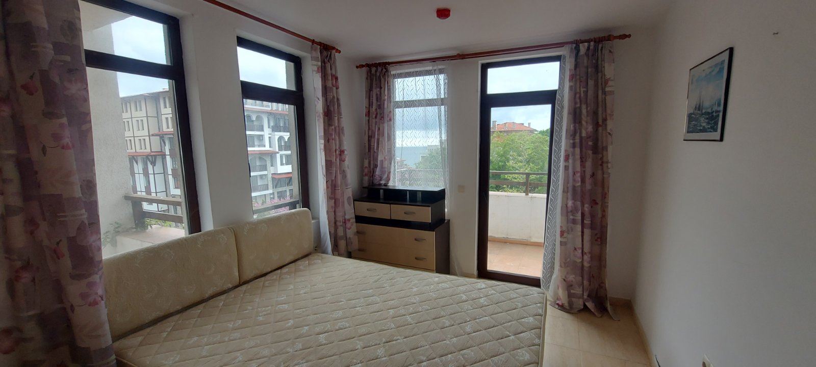 Spacious apartment with sea panorama in Sveti Vlas – comfort, greenery, and a prestigious location