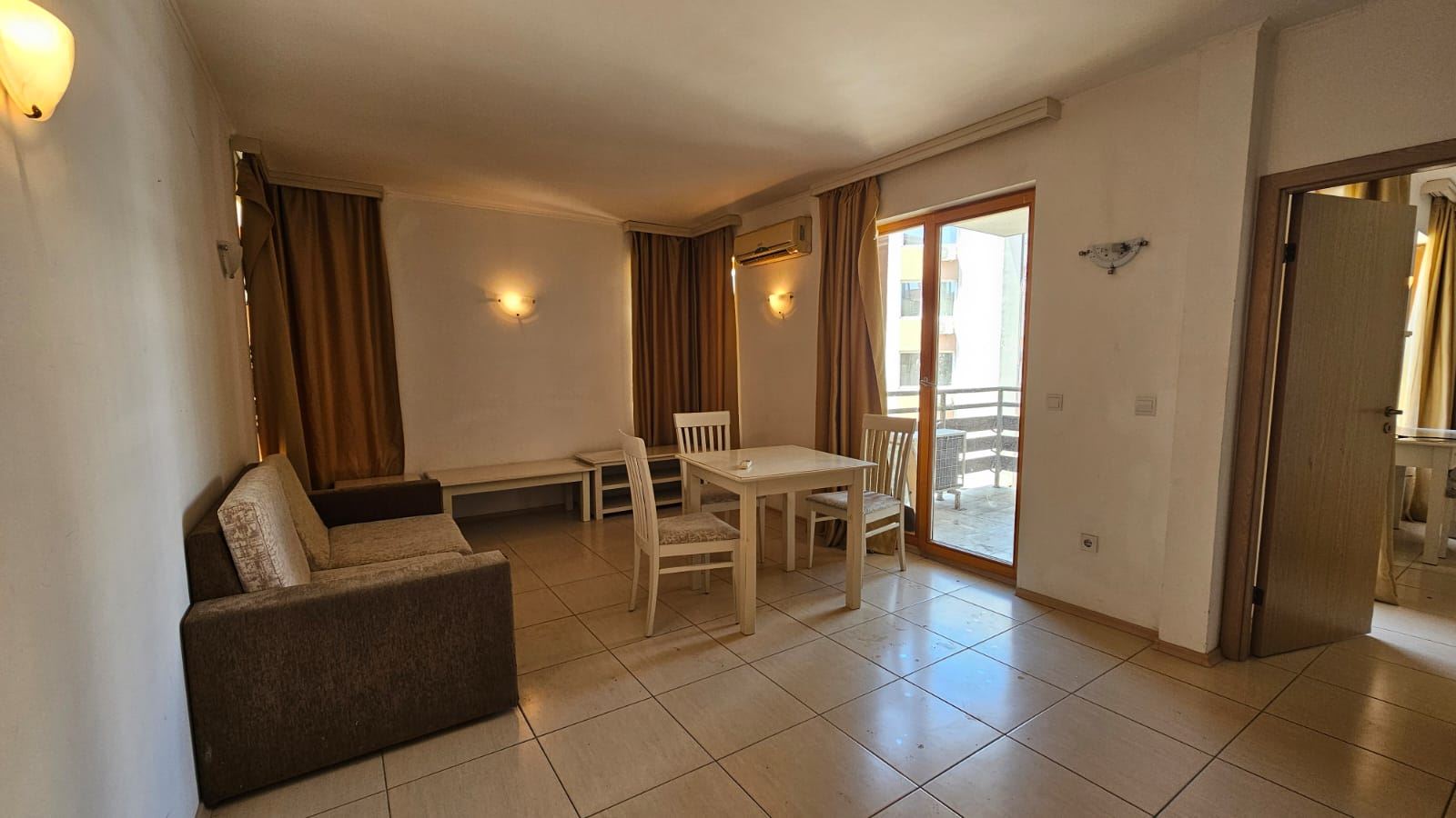 Two-Bedroom Apartment with No Maintenance Fee, Right Next to a Supermarket