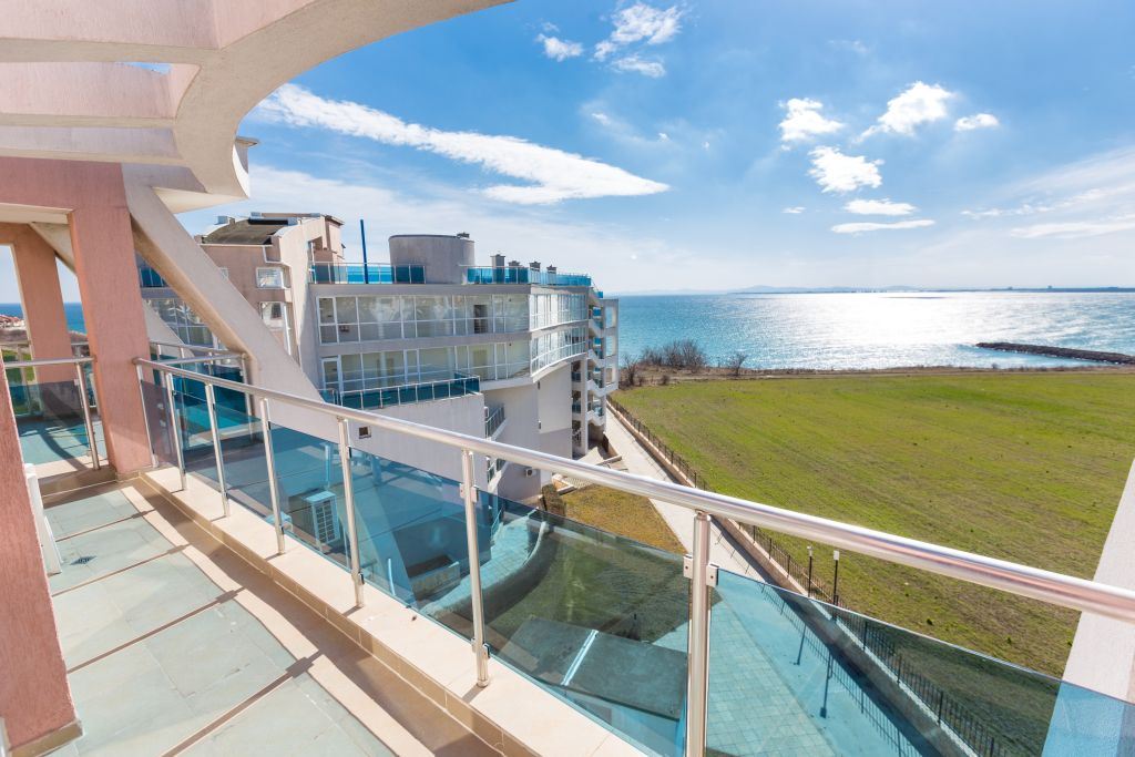 First Line with a Beautiful Sea Panorama – Spacious One-Bedroom Apartment with Two Terraces