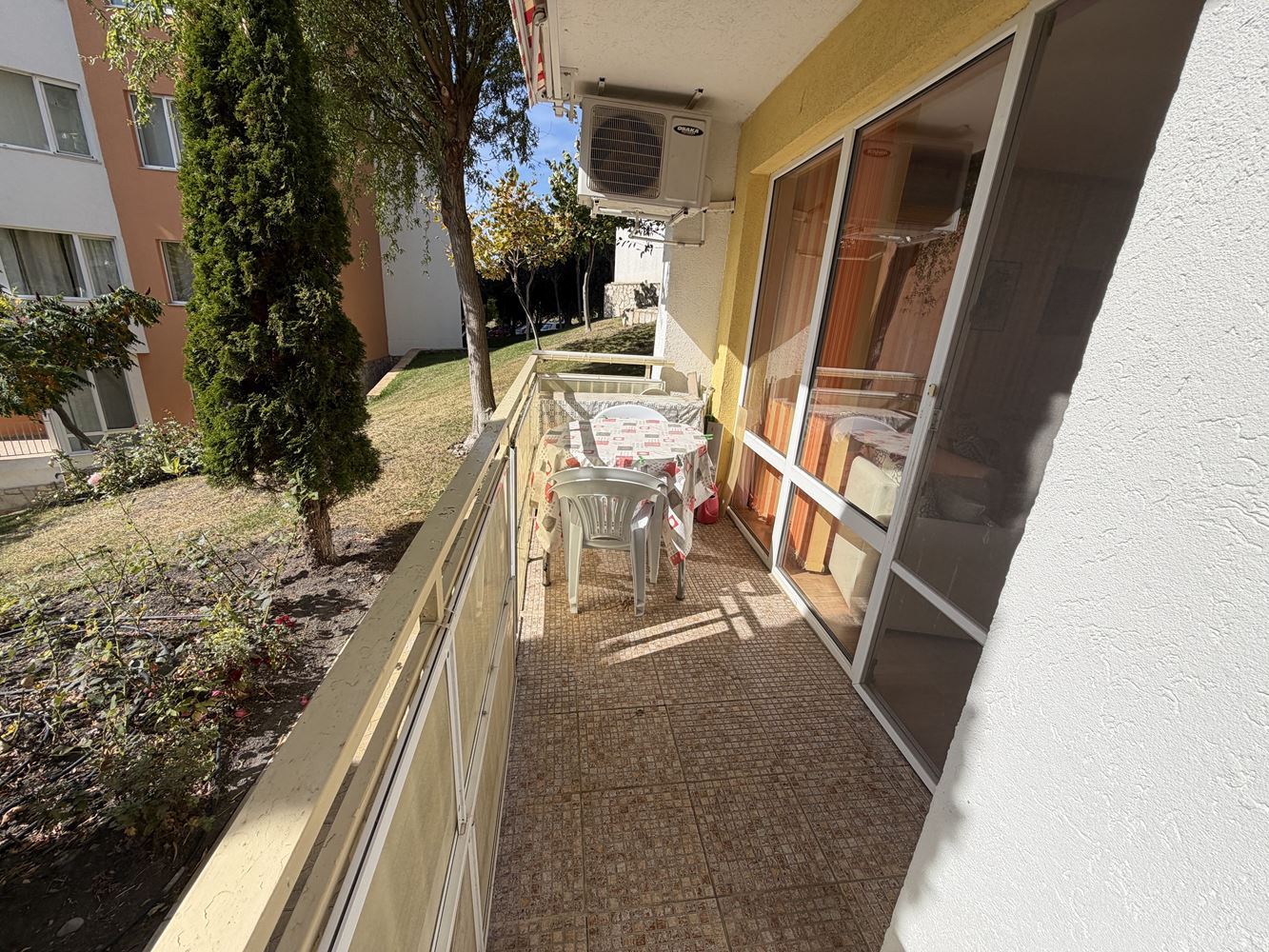 One-Bedroom Apartment with a Spacious Terrace and Sea View in Sveti Vlas – 300 Metres from the Beach