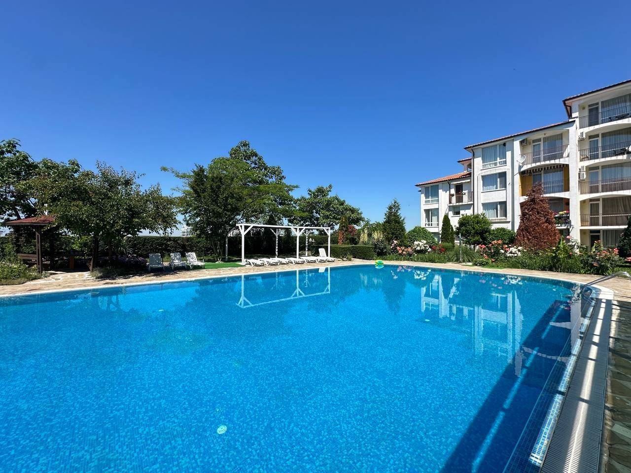 Cozy One-Bedroom Apartment in Ravda with Direct Access to the Pool Area