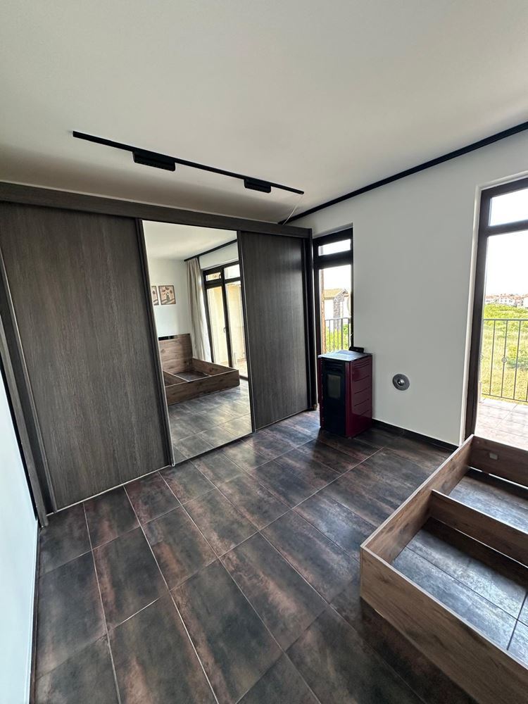Spacious three-bedroom apartment with sea view – no maintenance fee in the quiet part of Sunny Beach