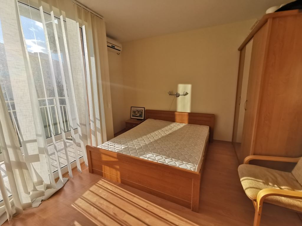 Two-bedroom apartment with sea panorama and private beach in a prestigious complex in Sveti Vlas