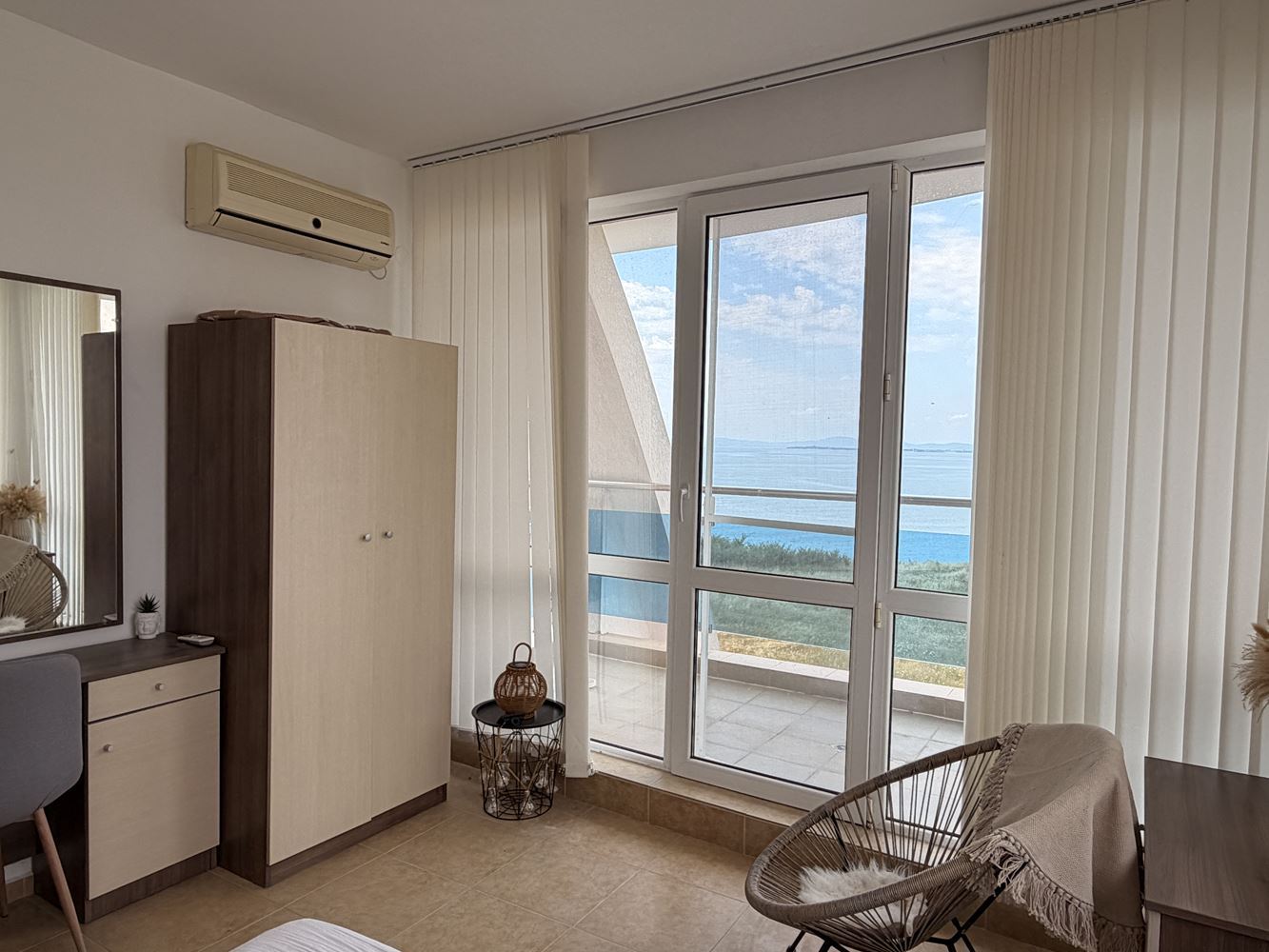 First Line with a Beautiful Sea Panorama – Spacious One-Bedroom Apartment with Two Terraces