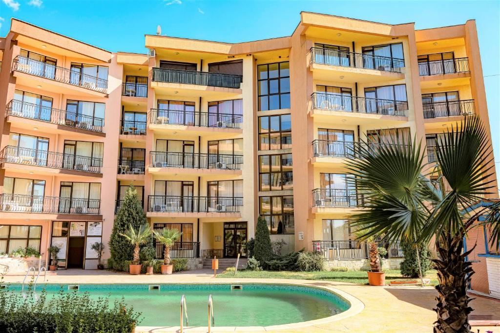 Spacious One-Bedroom Apartment in a Complex with a Swimming Pool and Excellent Amenities in Sunny Beach