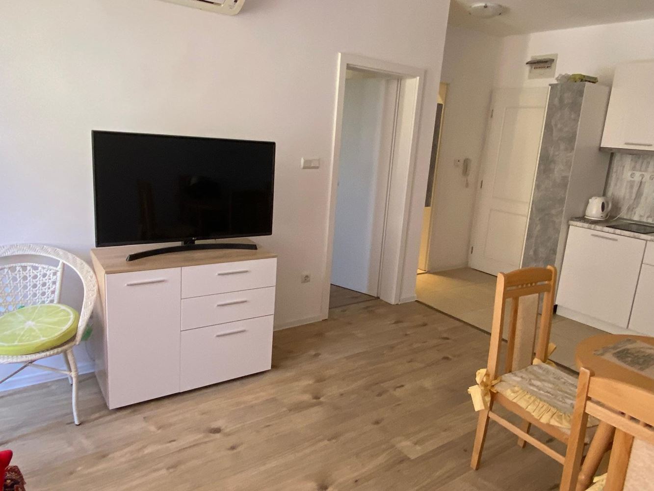 One-Bedroom Apartment in Pomorie – Furnished, with Garden and Excellent Location