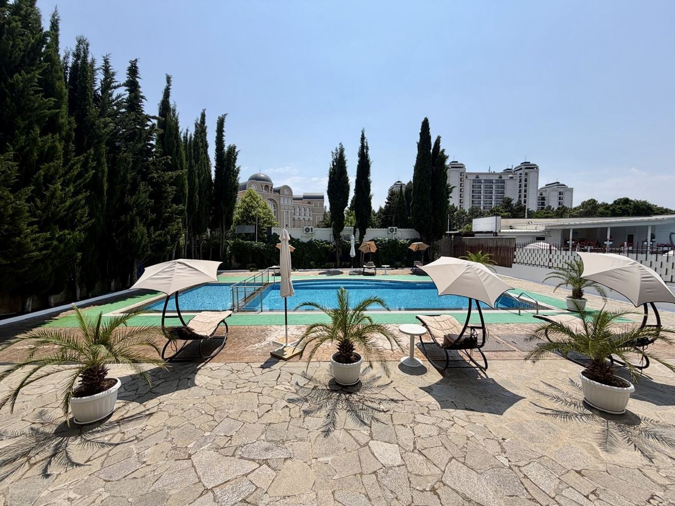 Stylish and Modernly Furnished One-Bedroom Apartment with Pool View in Sveti Vlas