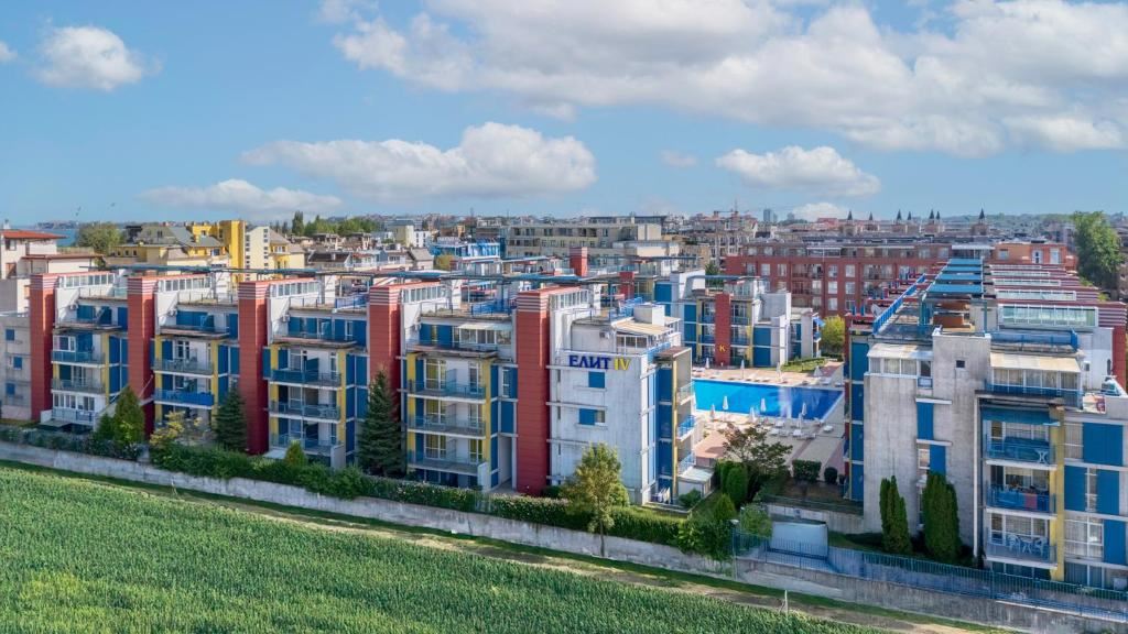 Spacious Furnished Studio in a Modern Complex Just 300 Metres from the Sea in Sunny Beach