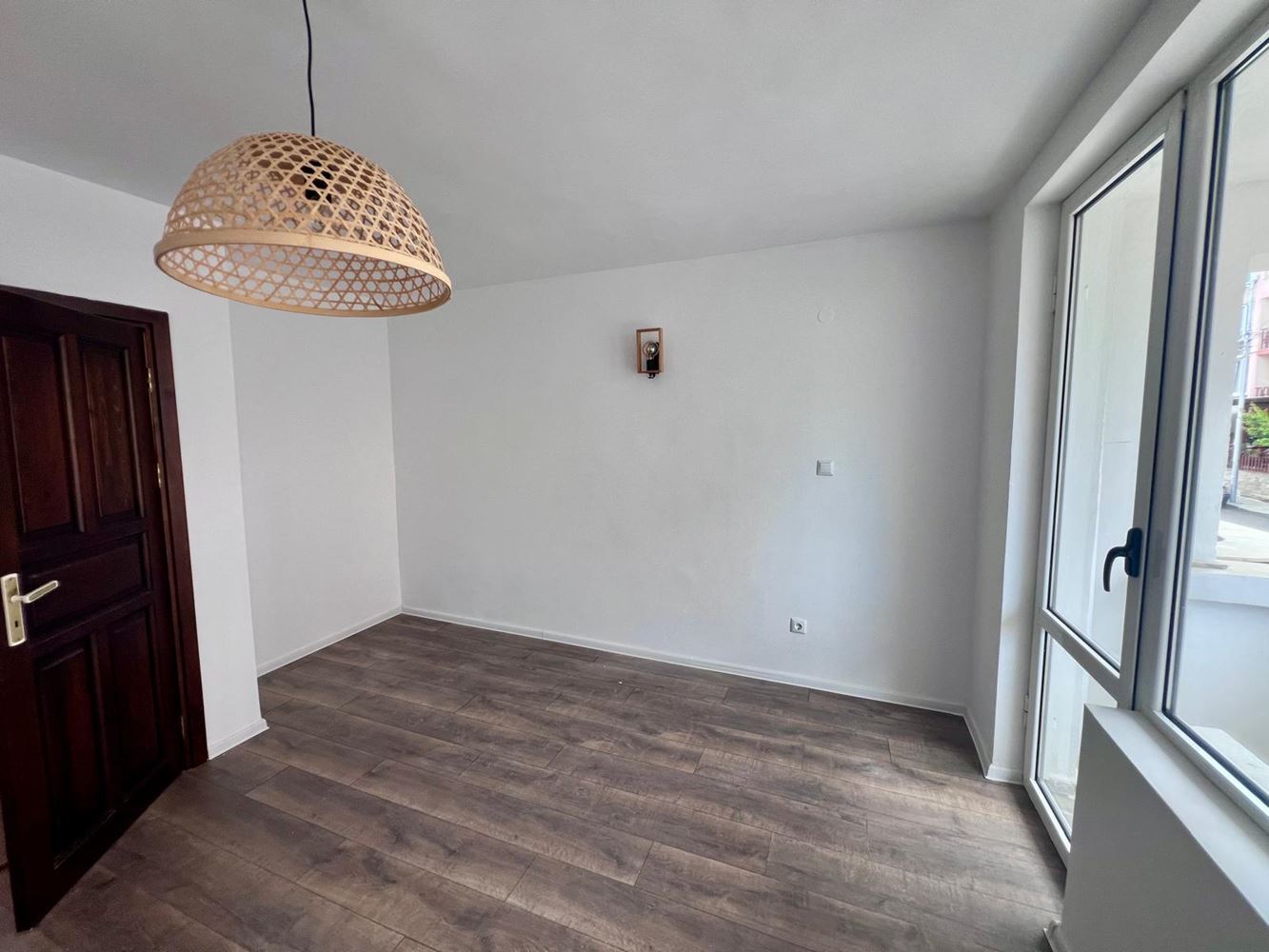 First-line sea property in Ravda – two-bedroom maisonette with sea view and private parking space