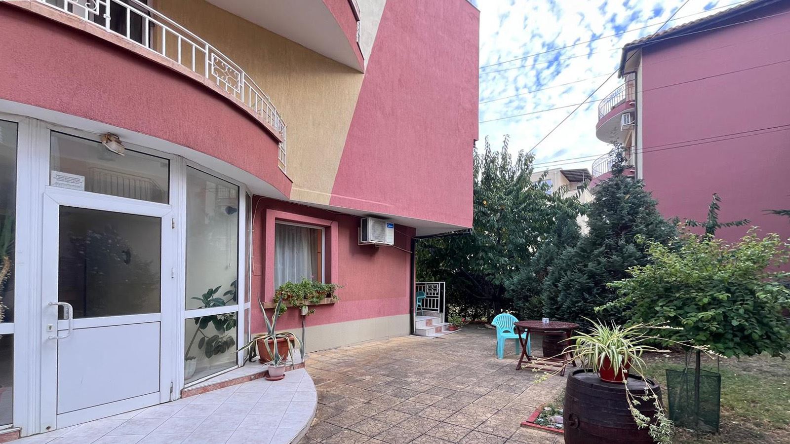 Cozy Apartment with One Bedroom and Direct Garden Access in the Heart of Ravda