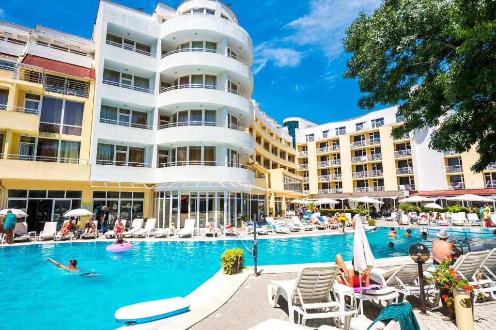 Spacious One-Bedroom Apartment in the Heart of Sunny Beach – an Excellent Investment
