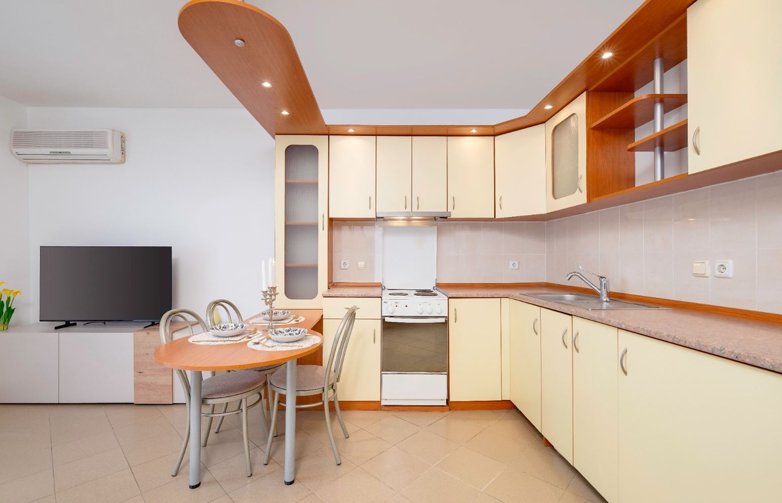 Spacious Apartment with Pool View in Sunny Beach – An Excellent Choice for Holidays and Investment