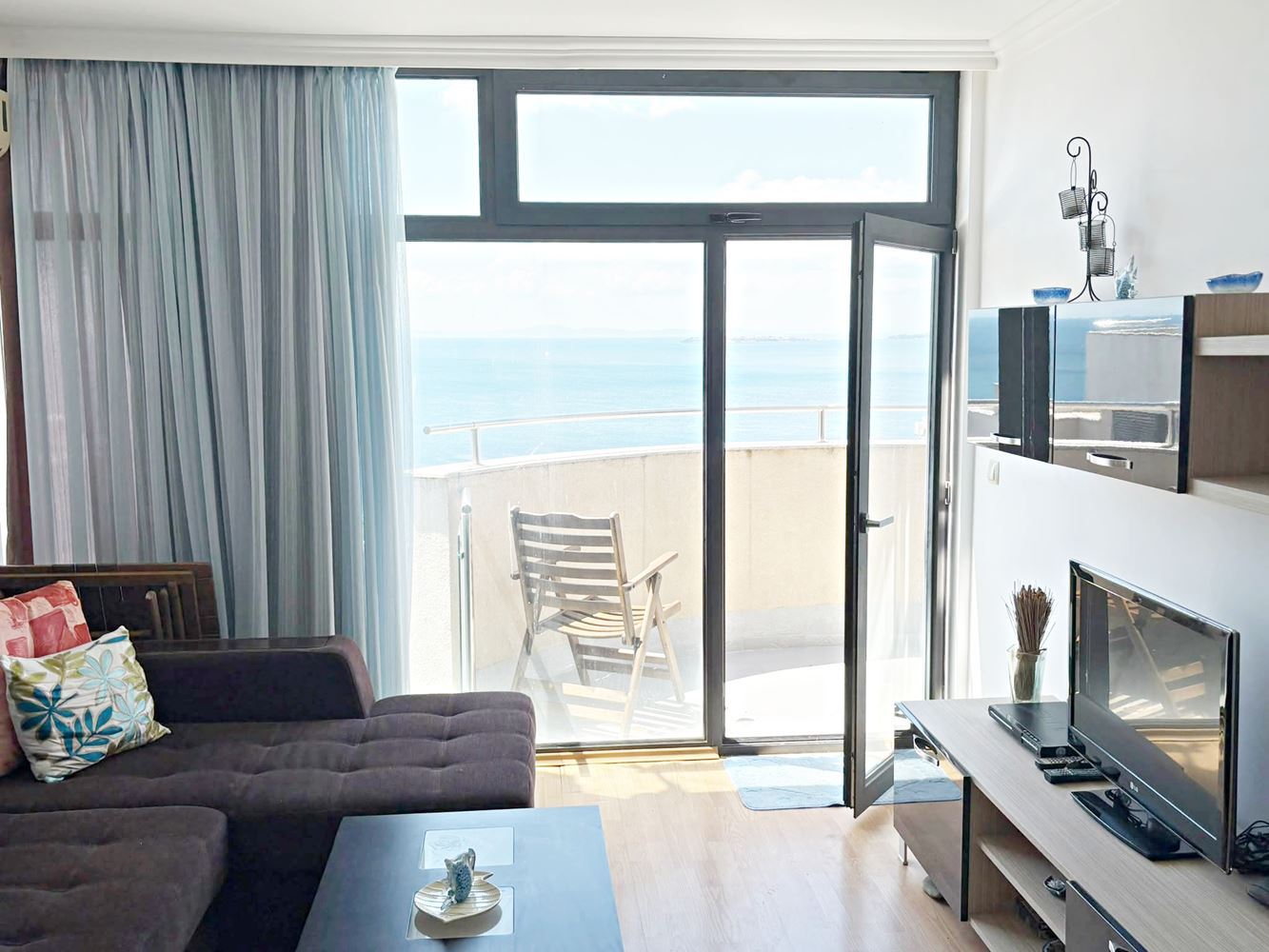 Luxury One-Bedroom Apartment with Panoramic Sea View on the First Line in Sveti Vlas