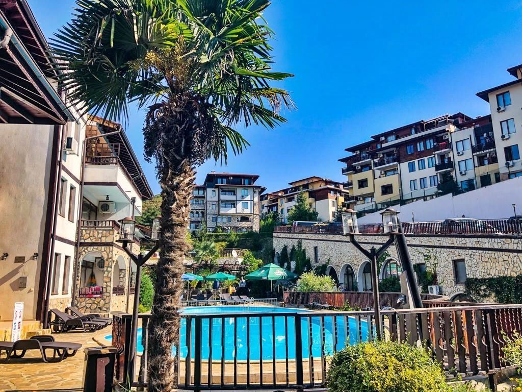Luxury and tranquility on the first sea line in Sveti Vlas – spacious one-bedroom apartment with pool view