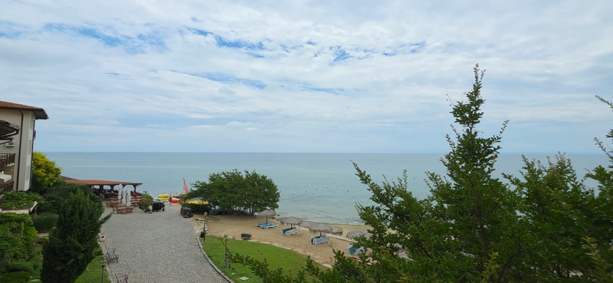 One-Bedroom Apartment with Frontal Sea View on the First Line in Sveti Vlas