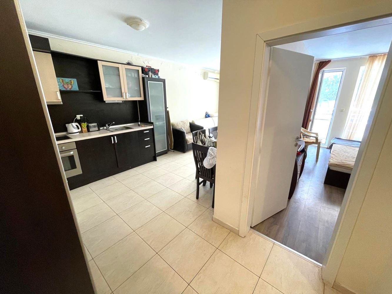Large One-Bedroom Apartment 100 Metres from the Beach in Pomorie with Direct Access to the Swimming Pool