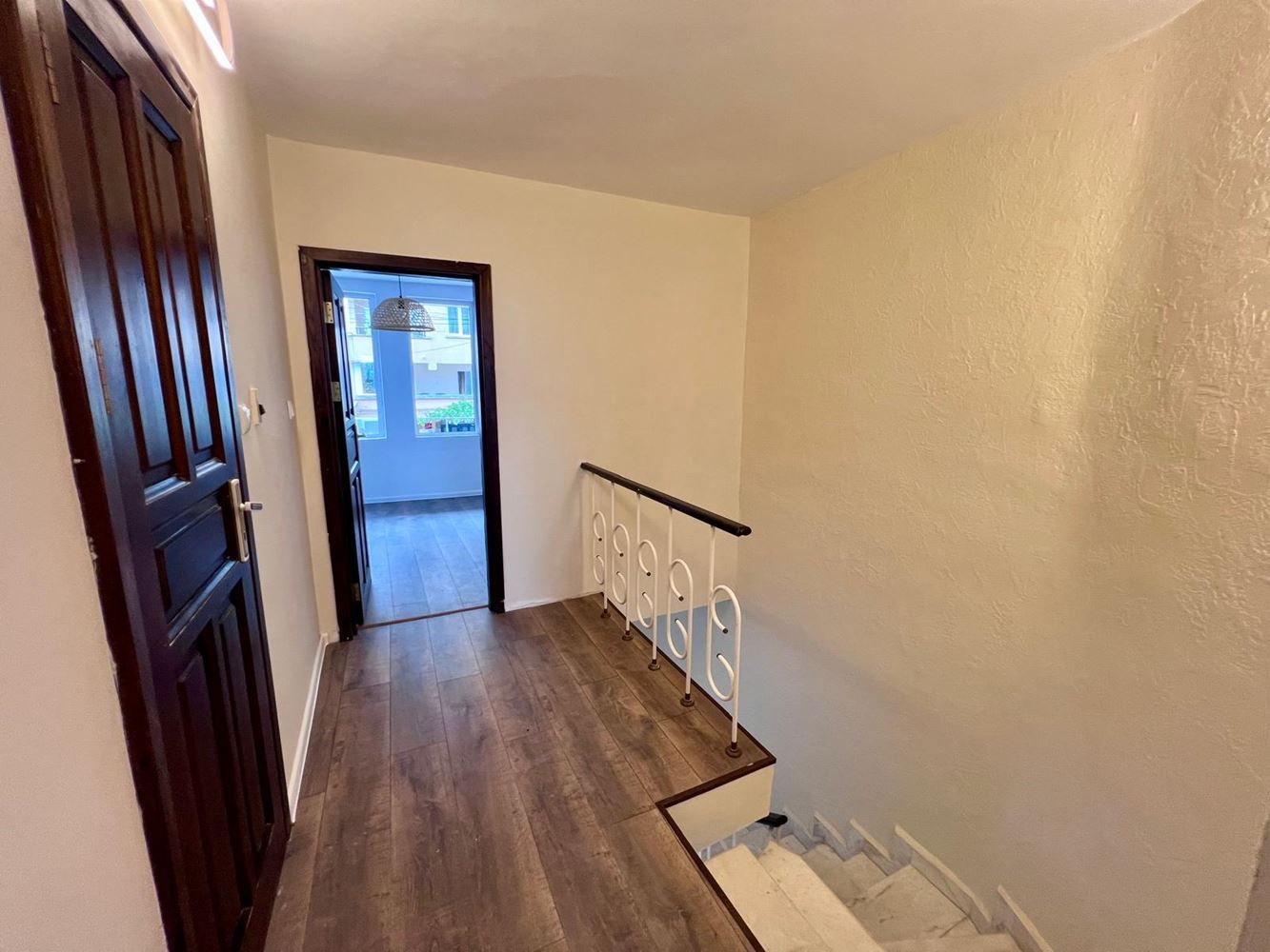 First-line sea property in Ravda – two-bedroom maisonette with sea view and private parking space