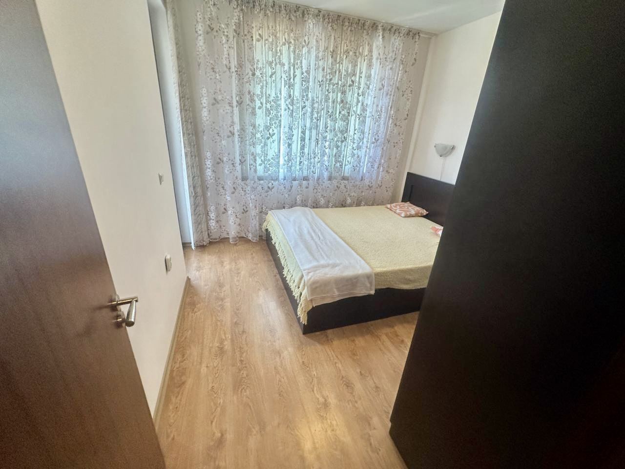 Spacious one-bedroom apartment with a view of the landscaped garden in Nessebar