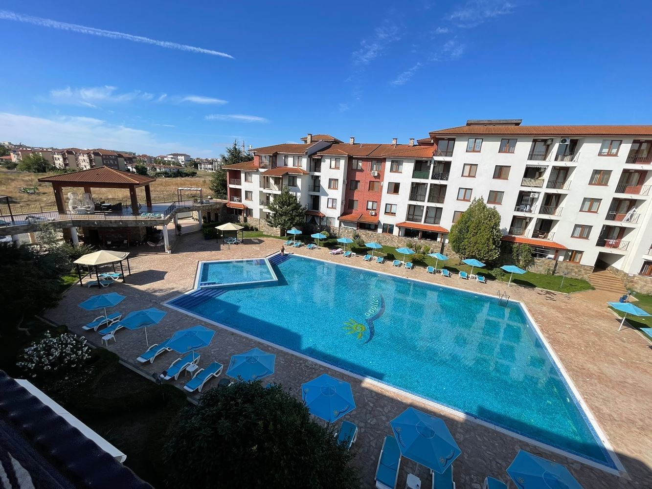 Spacious one-bedroom apartment with pool view in Nessebar