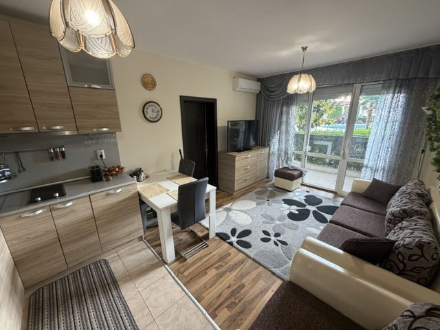 Spacious Three-Bedroom Apartment Close to the Sea with Excellent Complex Facilities