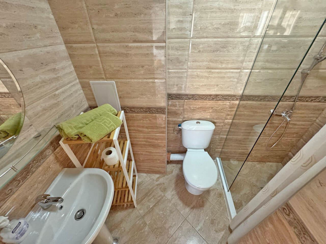 Bright studio in a luxury complex – perfect comfort by the pool