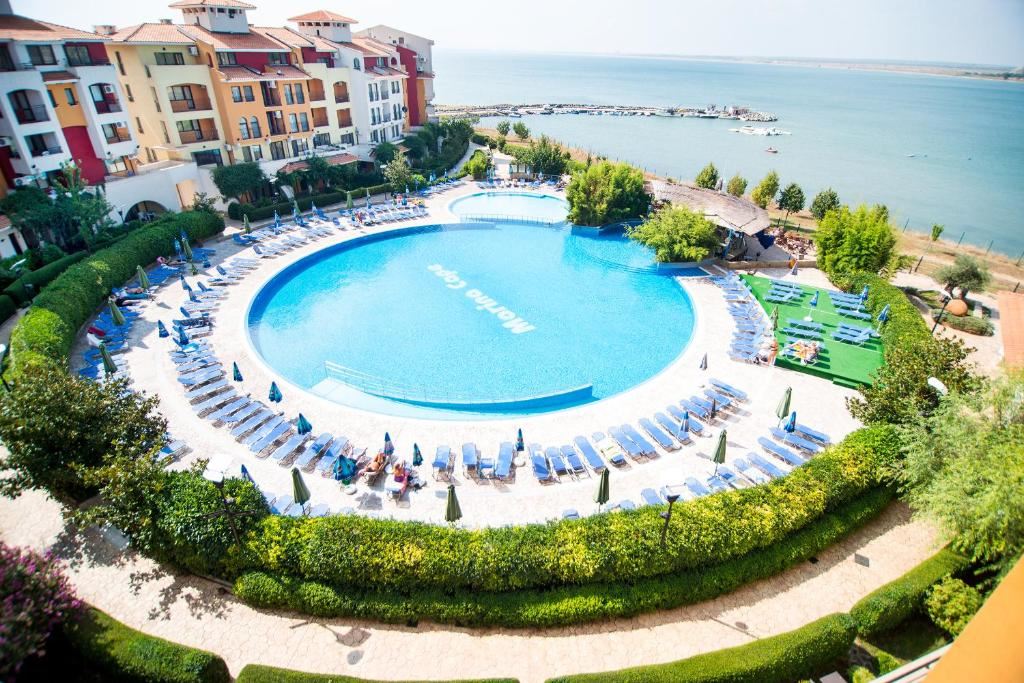 First line in Aheloy – one-bedroom apartment with panoramic sea view, private garden and excellent amenities