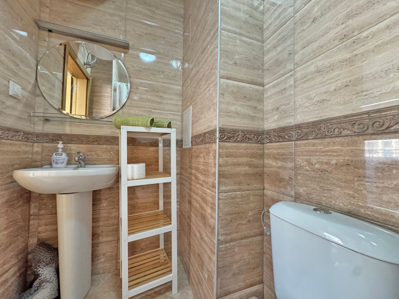 Bright studio in a luxury complex – perfect comfort by the pool