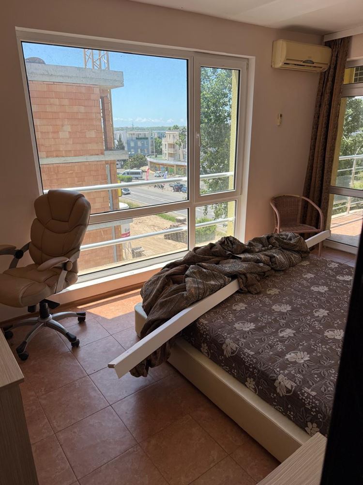 Spacious One-Bedroom Apartment in Sunny Beach – South-Facing and Excellent Amenities in the Complex