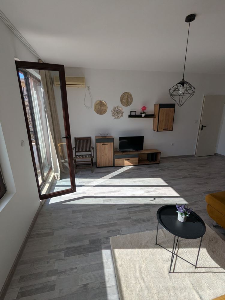 One-bedroom apartment with direct sea view in a luxury first-line complex in Aheloy