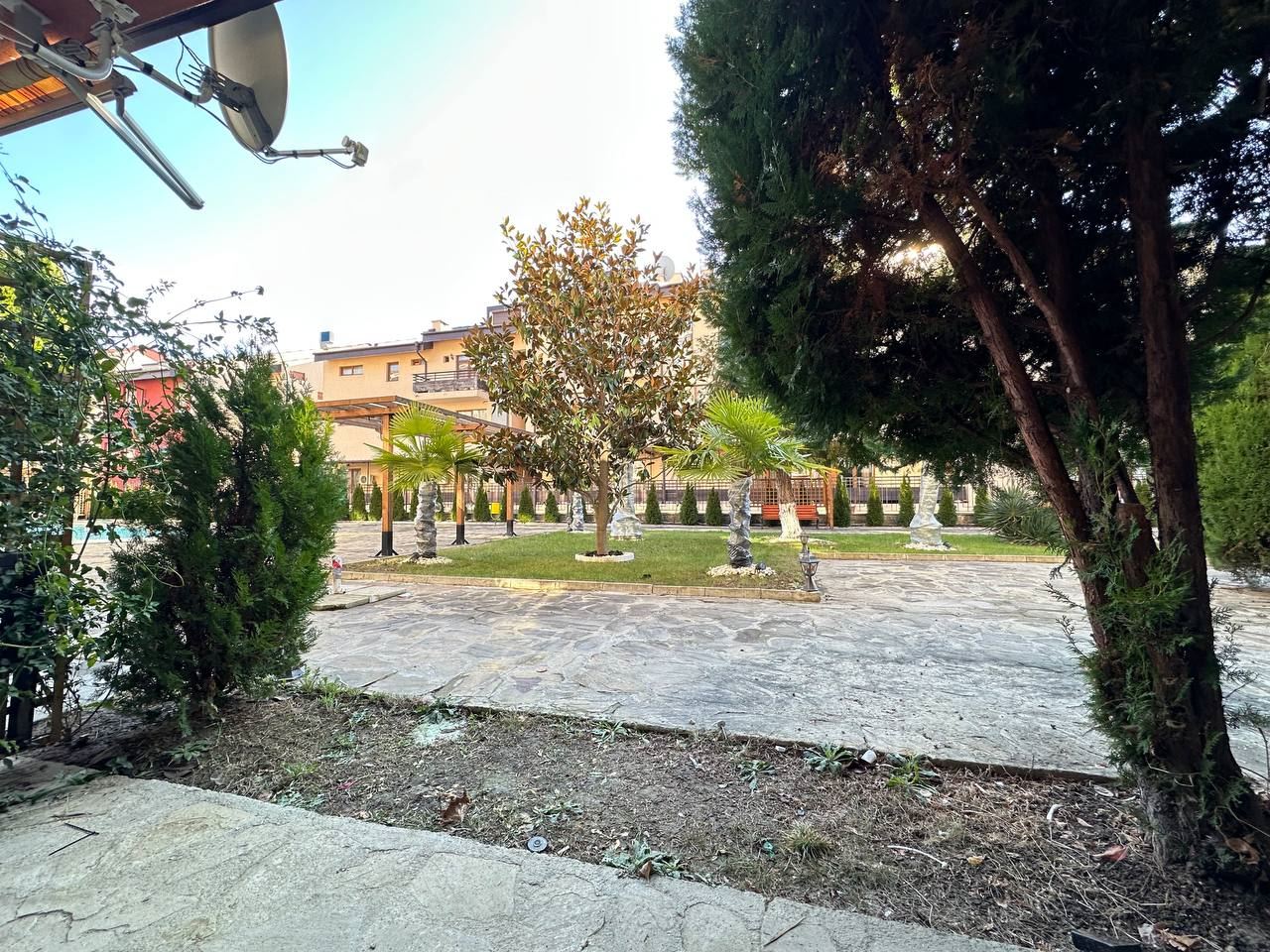 Stylish and cozy apartment with direct access to the pool – modern studio in a gated complex, 300 m from the sea