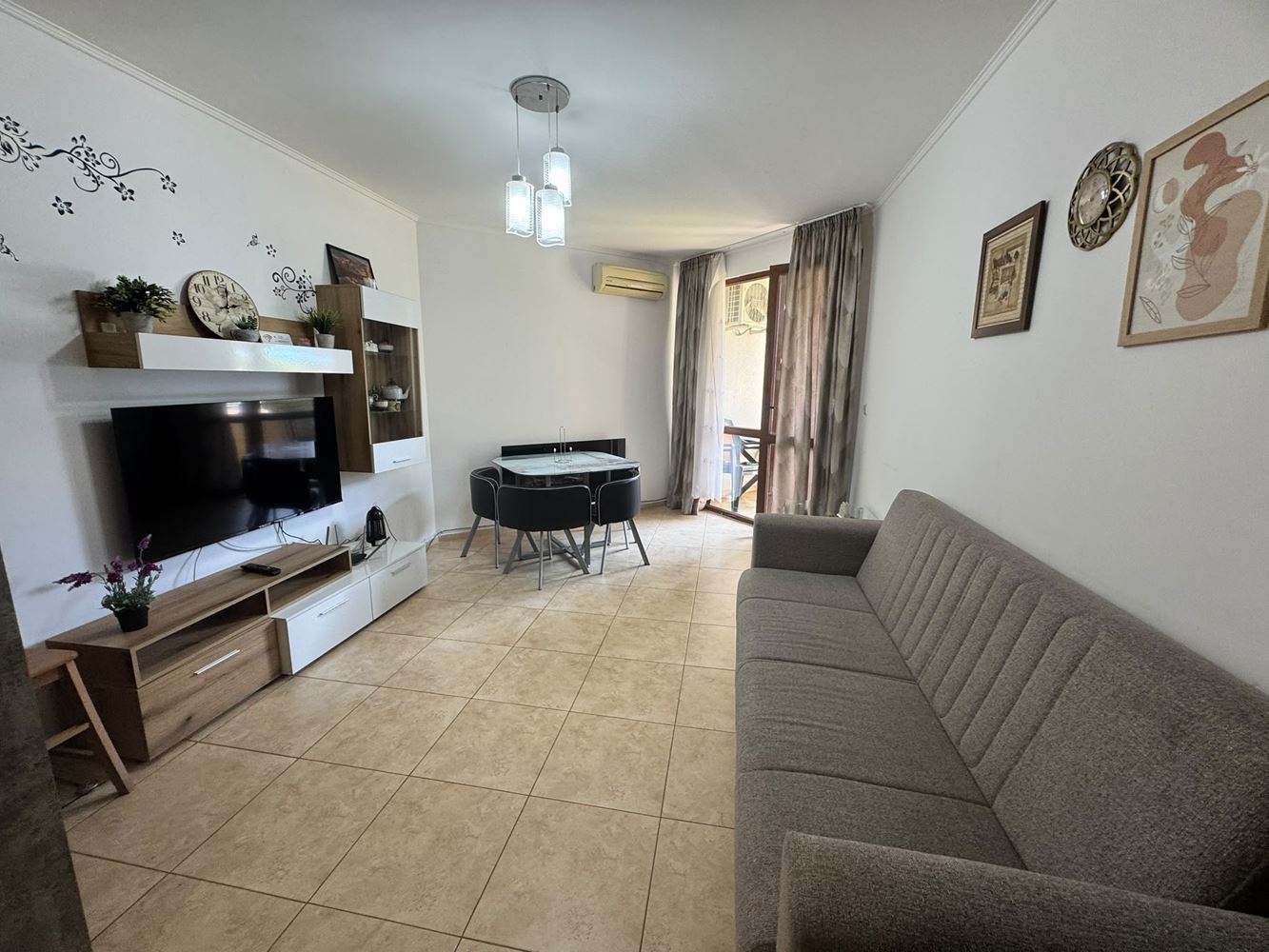Spacious apartment with three bedrooms, its own atmosphere and excellent infrastructure in Nessebar