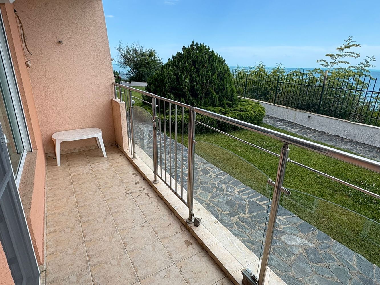 One-Bedroom Apartment with Direct Sea View in Sveti Vlas – Comfort, Tranquility and Resort Lifestyle