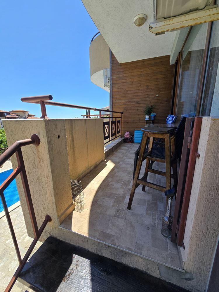 One-bedroom apartment in Sveti Vlas with direct access to the swimming pool – a quiet place for living and relaxation